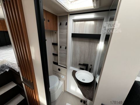 Polointegrovaný obytný vůz Bürstner Signature SFT 7.0