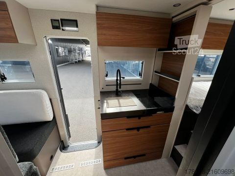 Polointegrovaný obytný vůz Bürstner Signature SFT 7.0