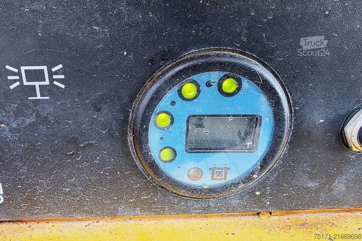 Scherenhebebühne Haulotte Compact 8 Electric, 8.2m Working Height, 350kg Cap