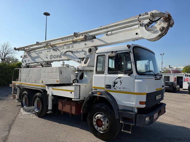 Tovornjak s črpalko za beton Iveco Magirus 330