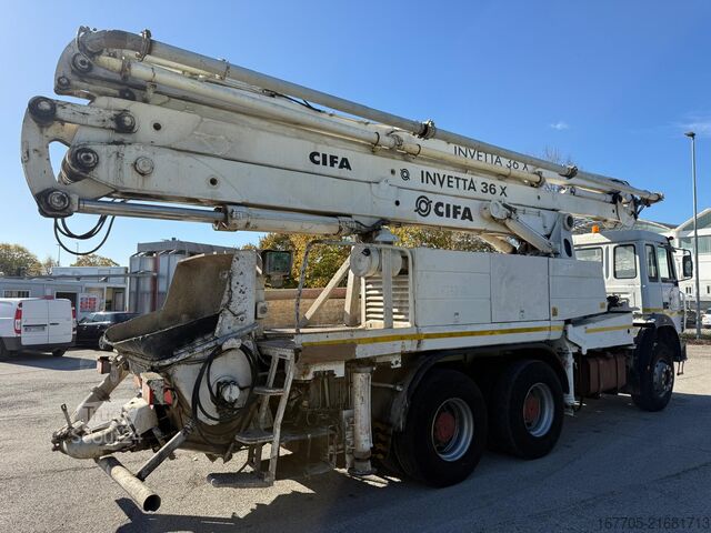 Tovornjak s črpalko za beton Iveco Magirus 330