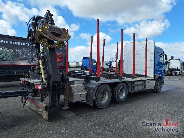 Nákladné vozidlo na prepravu dreva DAF 530 FT Kurzolz mit Kran nur mit Anhänger