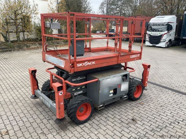Çalışma platformu Skyjack SJ6832 RT Gelände AH 11,70 Allrad Schere