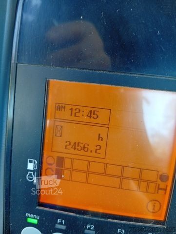 Minibagr YANMAR SV22