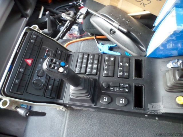 Andra MERCEDES-BENZ Unimog 423 mit Mulag Front Heckmähkombination E6