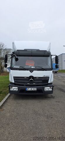 Транспортер с куфар Mercedes-Benz Atego 823