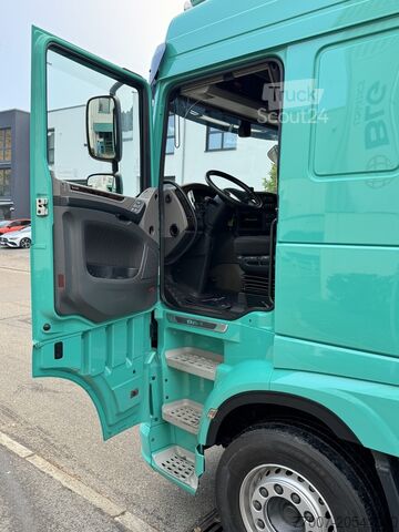 Lastbil med lad og presenning med vogntog (Pritsche & Plane Zug) DAF XF480 Schiebeplane-Zug Bordwände Lenkach