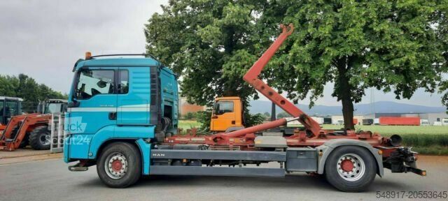 Containertransport (haakarmsysteem) MAN TGS 18.440 Abroller mit Funk +Kran vor