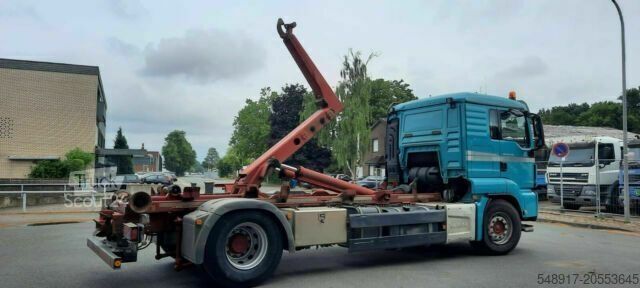 Containertransport (haakarmsysteem) MAN TGS 18.440 Abroller mit Funk +Kran vor