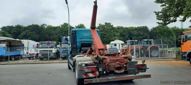 Containertransport (haakarmsysteem) MAN TGS 18.440 Abroller mit Funk +Kran vor