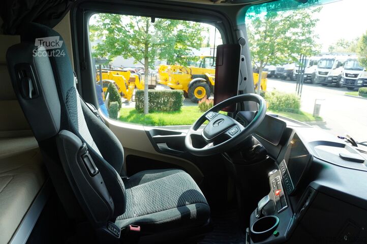 Frigorifik kamyon Mercedes-Benz Actros 2546 / Lecapitaine refrigerator