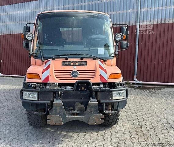 Mercedes-Benz Unimog U4000 com carroçaria basculante Mercedes-Benz Unimog U4000 mit Kipppritsche