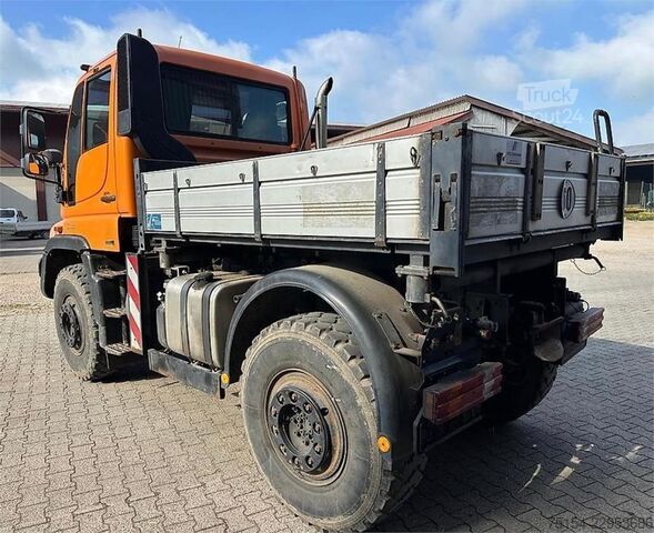 Mercedes-Benz Unimog U4000 com carroçaria basculante Mercedes-Benz Unimog U4000 mit Kipppritsche