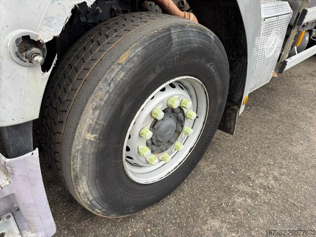 MercedesBenz Axor 2533 6x2x4 Rincheval pulverizator de bitum / împrăștietor de agregate Mercedes-Benz Axor 2533 6x2x4 Rincheval Bitumensprayer / chip...