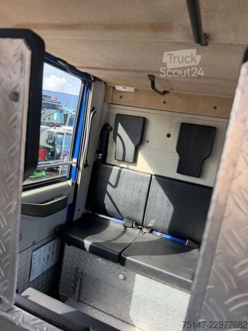 LKW mit Kofferaufbau IVECO FF135E24 4x4 Allrad THW GKW Seilwinde 9-Sitzer