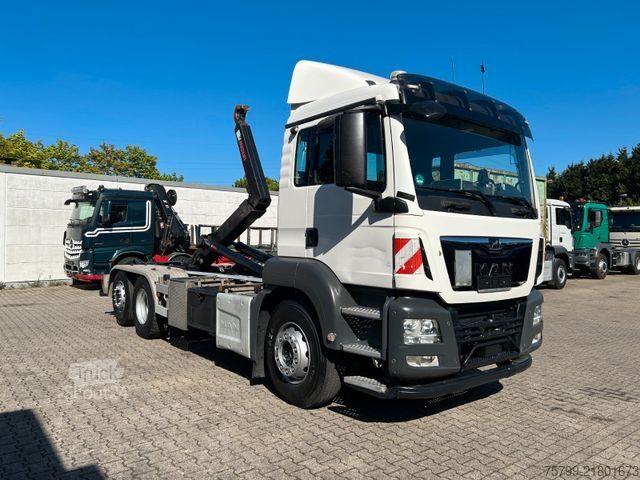 Kanca kasalı yük kamyonu (roll-off) MAN 26.460 TGS Abroller Multilift 6x2
