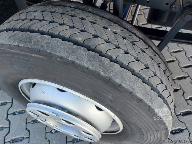 Вантажівка з платформою і тентом MERCEDES-BENZ Atego 12-24 PL-SP- Blatt/Luft- Klima- LBW