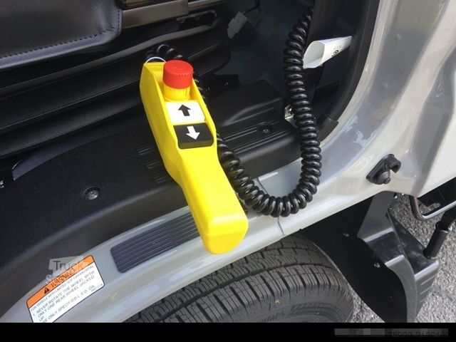 شاحنة نقل صغيرة قلاب MITSUBISHI Canter 3C15 Dreiseitenkipper AHK 3,5t/Klima/grau
