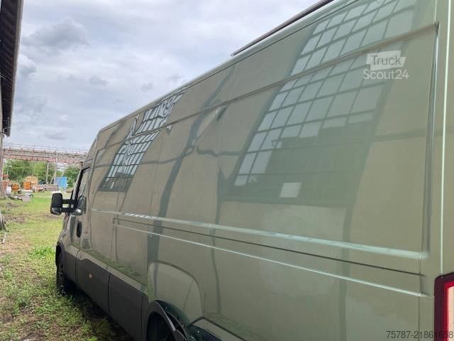 Hög tak skåpbil IVECO 35S18 Kastenwagen Maxi hoch&lang, Unfall