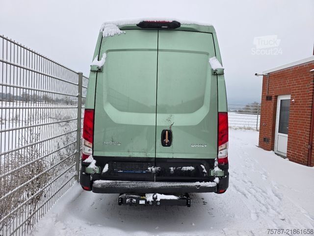 Hög tak skåpbil IVECO 35S18 Kastenwagen Maxi hoch&lang, Unfall