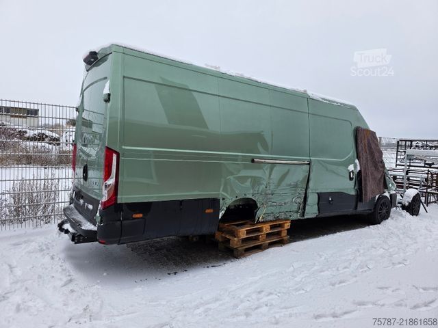 Hög tak skåpbil IVECO 35S18 Kastenwagen Maxi hoch&lang, Unfall