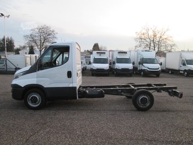Transporter Fahrgestell IVECO 35 S13*Fahrgestell*Ohne Getriebe*