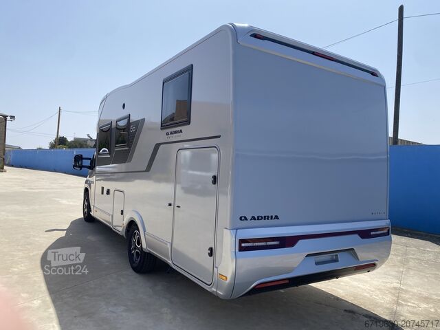 Matrix/ημιενσωματωμένο (τροχόσπιτο) Adria Matrix 60 Years selection 670SL
