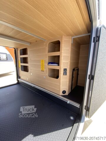 Matrix/ημιενσωματωμένο (τροχόσπιτο) Adria Matrix 60 Years selection 670SL