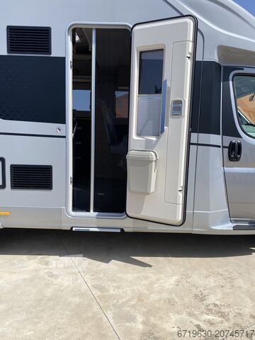 Matrix/ημιενσωματωμένο (τροχόσπιτο) Adria Matrix 60 Years selection 670SL