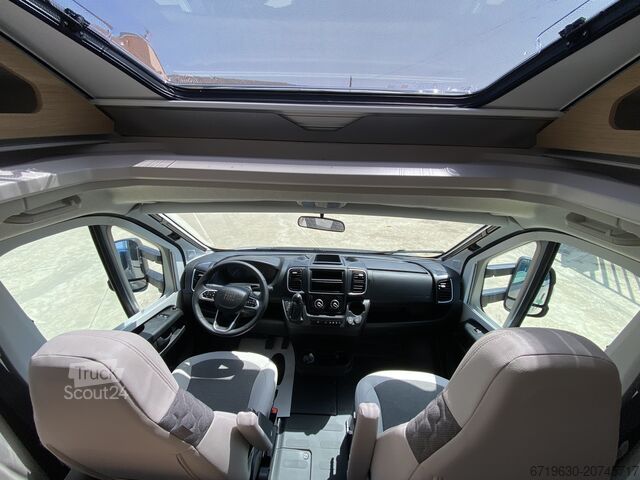 Matrix/ημιενσωματωμένο (τροχόσπιτο) Adria Matrix 60 Years selection 670SL