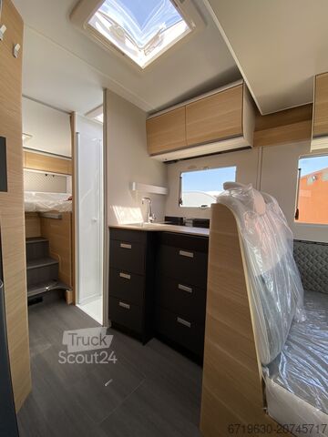 Matrix/ημιενσωματωμένο (τροχόσπιτο) Adria Matrix 60 Years selection 670SL