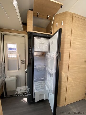 Matrix/ημιενσωματωμένο (τροχόσπιτο) Adria Matrix 60 Years selection 670SL