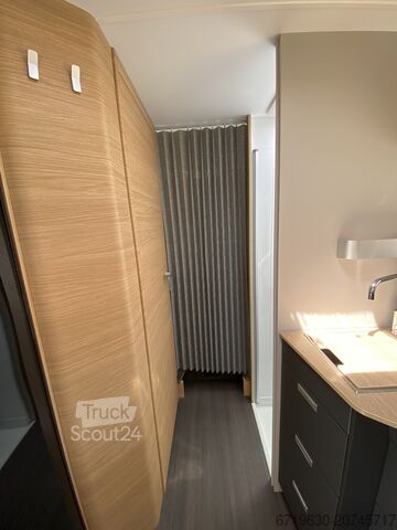 Matrix/ημιενσωματωμένο (τροχόσπιτο) Adria Matrix 60 Years selection 670SL