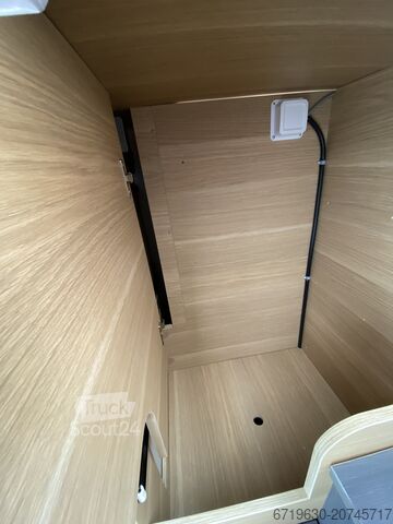 Matrix/ημιενσωματωμένο (τροχόσπιτο) Adria Matrix 60 Years selection 670SL