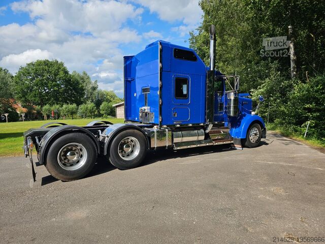 Standard tractor Kenworth W900L
