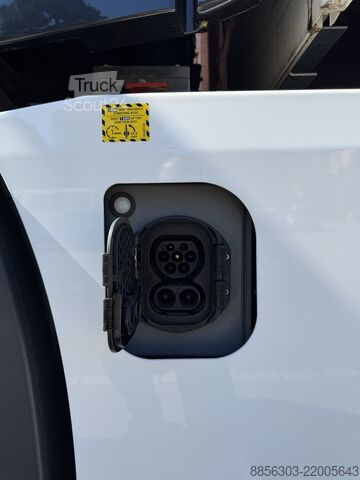 Autocamion cu caroserie tip cutie Designwerk High Cab 6x2R 750 kWh Koffer