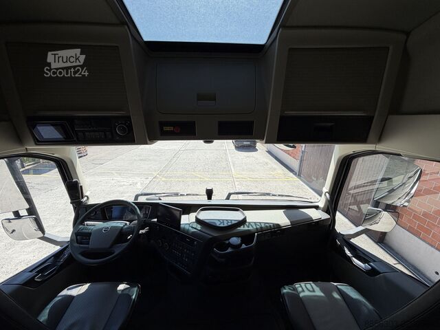 Autocamion cu caroserie tip cutie Designwerk High Cab 6x2R 750 kWh Koffer