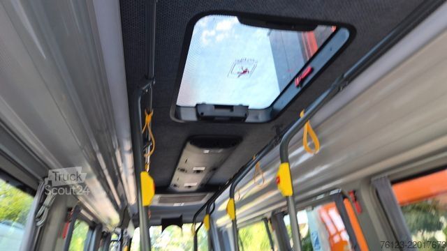 Minibus MERCEDES-BENZ Sprinter 515 Heckniederflur 2 x vorhanden