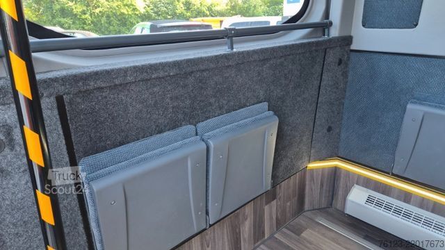 Minibus MERCEDES-BENZ Sprinter 515 Heckniederflur 2 x vorhanden