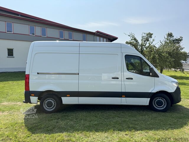 Pakettiauto Mercedes-Benz Sprinter III 214 L2H2