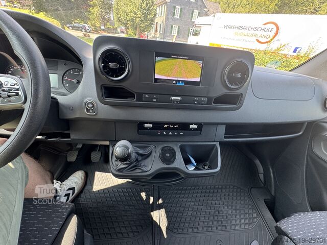 Pakettiauto Mercedes-Benz Sprinter III 214 L2H2