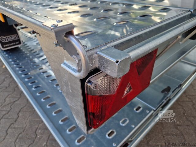 Car carrier trailer Saris AT 401 2700kg 100km ankippbar sofort