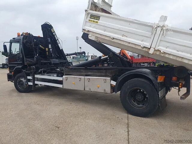 Camion-grue Mercedes-Benz Atego 1928
