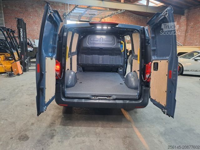 Minibuss MERCEDES-BENZ Vito Kasten 110 Kamera Tempom. Klima Tüv neu E6