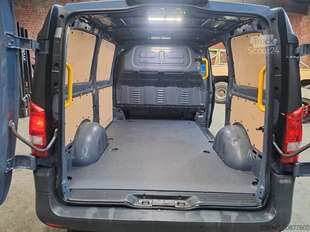 Minibuss MERCEDES-BENZ Vito Kasten 110 Kamera Tempom. Klima Tüv neu E6