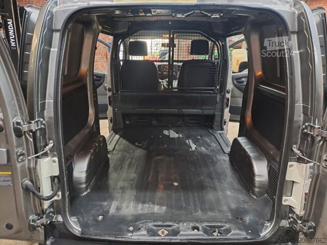 Minibús NISSAN e-NV200 TüvNeu Sitzh. Kamera AHK Klima 40kWh