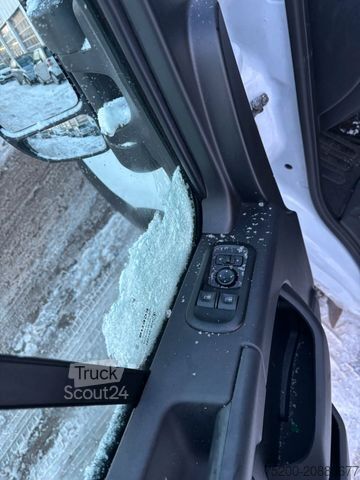 Furgon skrzyniowy RENAULT Master