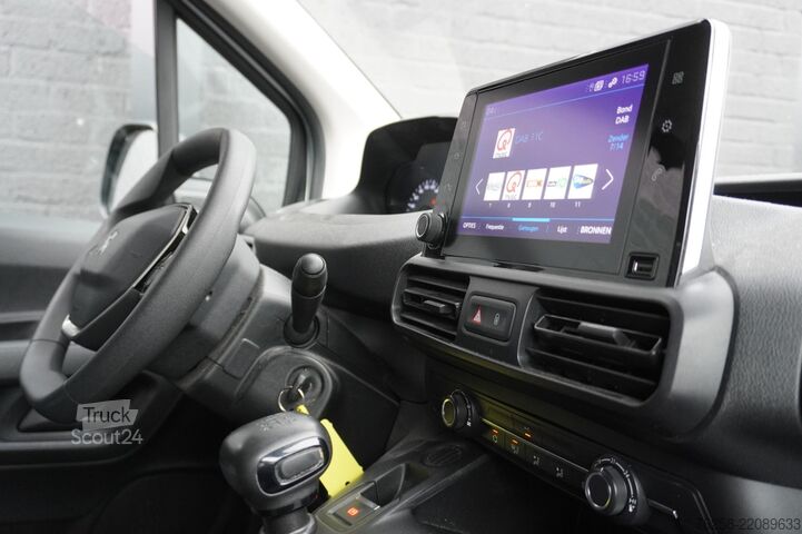 Yüksek tavanlı istasyon vagonu Peugeot Partner 1.2 110PK BENZINE ! - Airco - Cruise - ...
