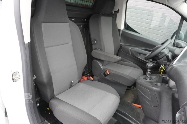 Yüksek tavanlı istasyon vagonu Peugeot Partner 1.2 110PK BENZINE ! - Airco - Cruise - ...