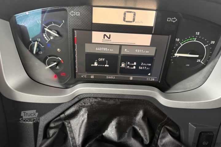 Standardni vlačilec Renault T430 4x2 / Swiss-Vehicle